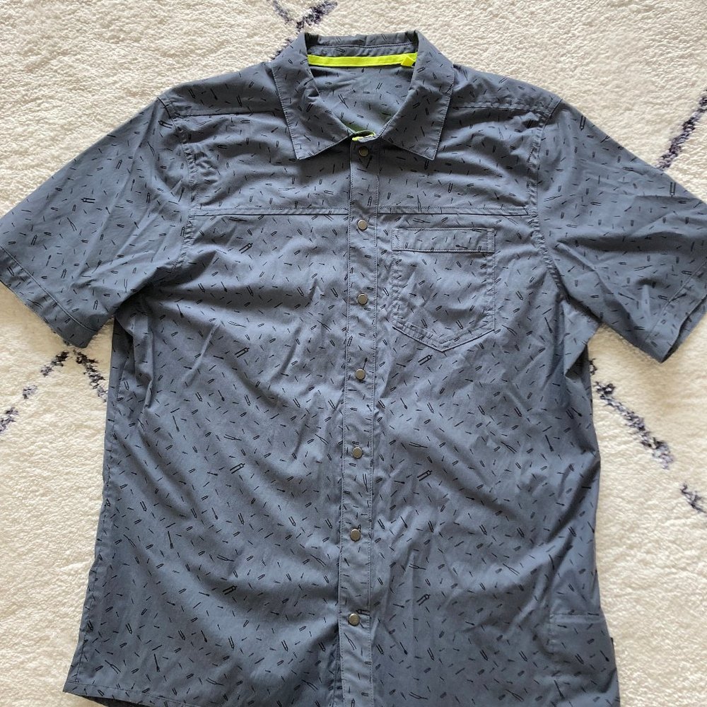 Men's Pearl Izumi casual button down shirt